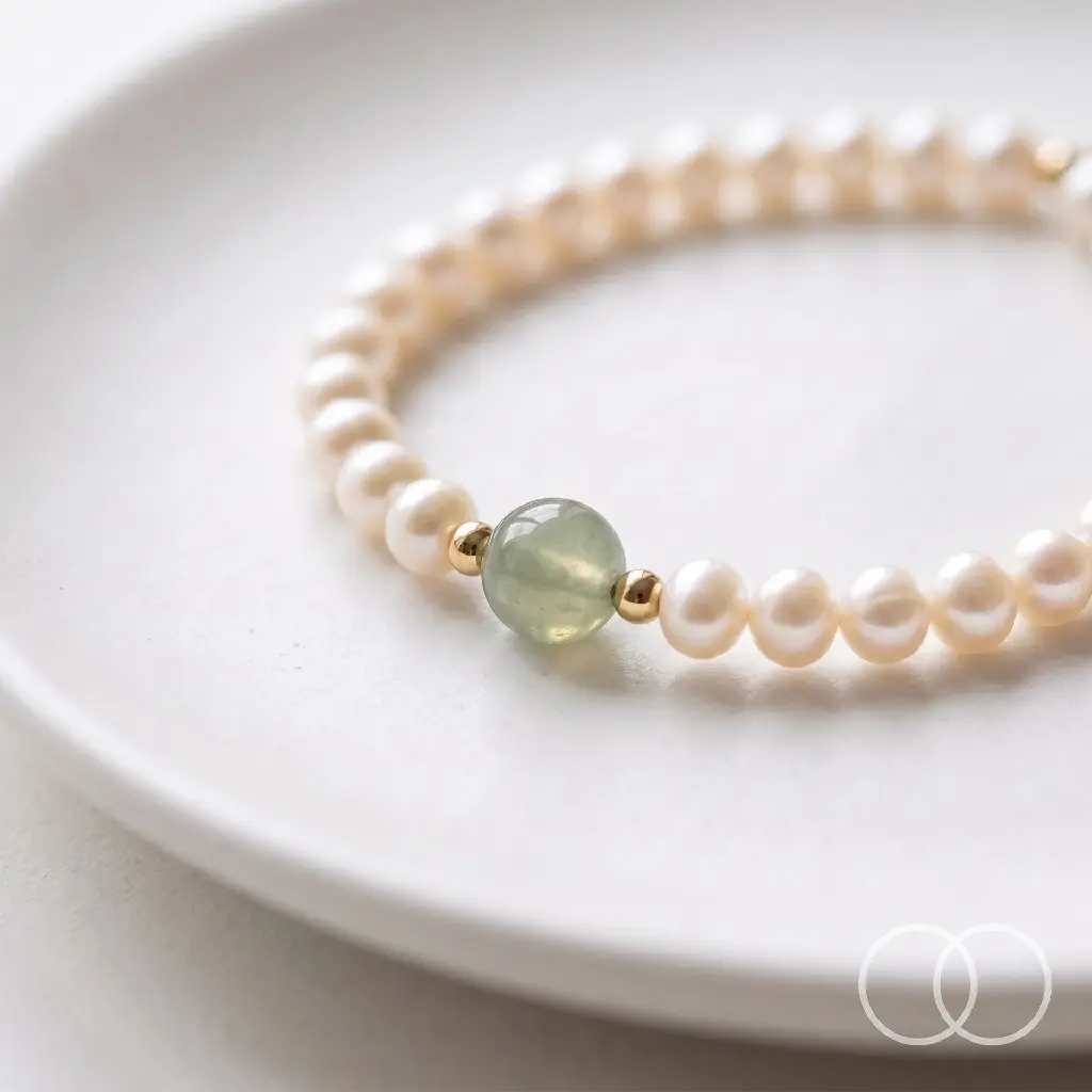 Stone_and_pearl_bracelet_photogr…_202608211657.webp